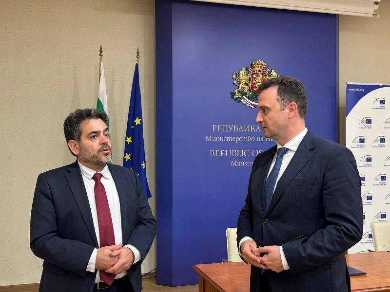 Министърът на енергетиката Жечо Станков при подписването на споразумение за консултантска помощ с Европейската инвестиционна банка, което има за цел да улесни процеса на декарбонизация на въглищния комплекс